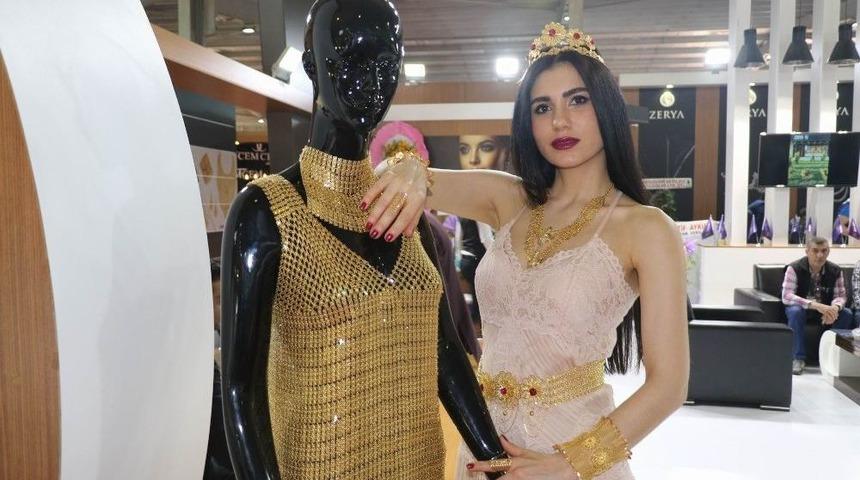 1 Milyon Liralık Elbise G&ouml;z Kamaştırıyor