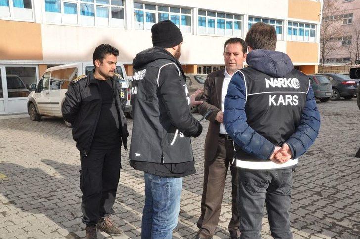 Kars’t Polis Okul Önlerinde Uçurtmuyor G4