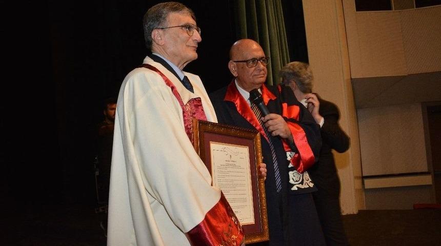 Aziz Sancar&rsquo;a Fahri Profes&ouml;rl&uuml;k Unvanı Verildi