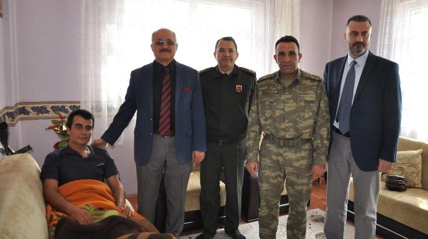 Akşehir Protokol&uuml;nden Yaralı Uzman &Ccedil;avuşa Ziyaret