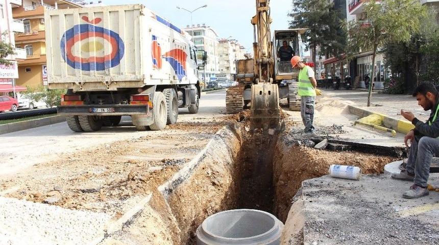 Manavgat Demokrasi Bulvarı Trafiğe Kapatıldı