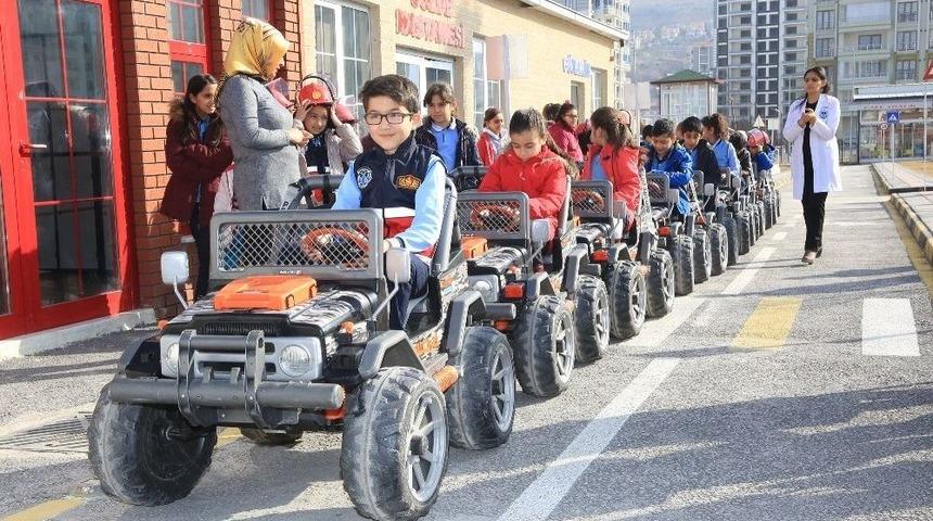 &Ouml;ğrencilere Trafik Eğitimi Veriliyor