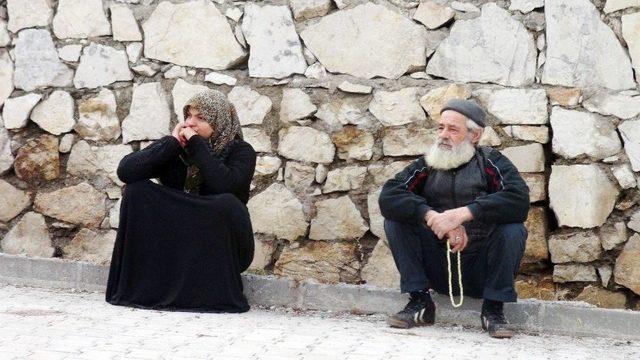 İzinsiz Defnedilen 1 Yaşındaki Bebeğin Mezarı Açıldı 2