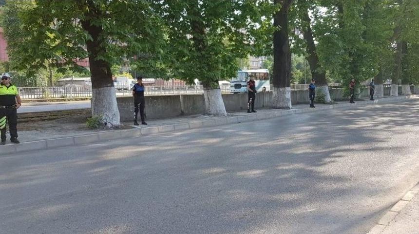 Belediyenin Yapacağı İşi Polis Yaptı