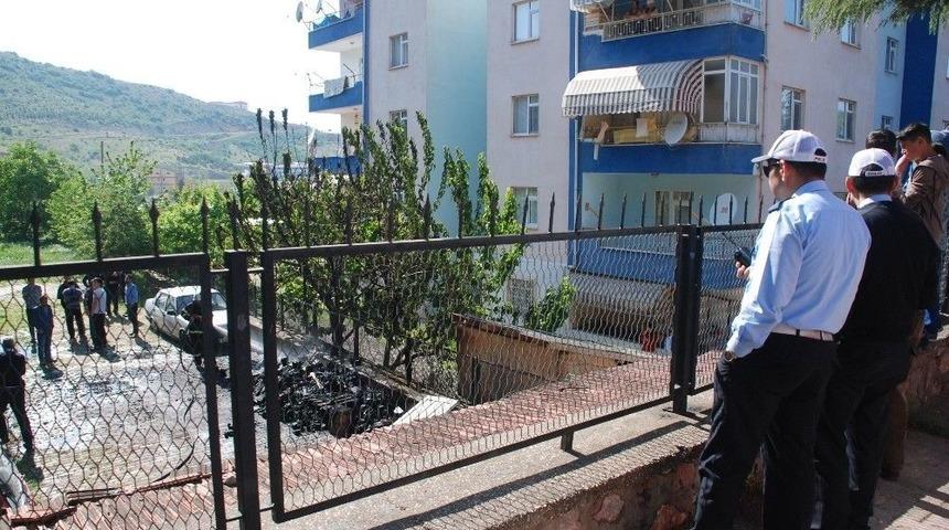 Alevlerin Yakınındaki Otomobil Paniğe Neden Oldu