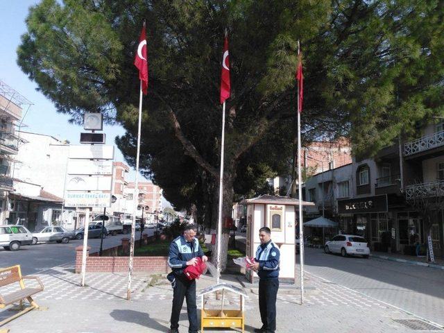 Gölmarmara’daki Türk Bayrakları Yenilendi