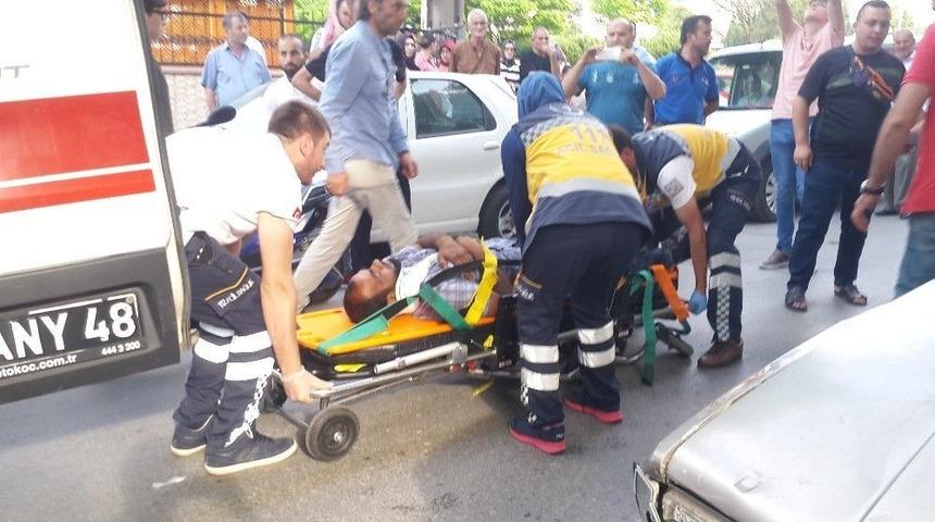 Yayaya Yol Veren Otomobile &Ccedil;arpan S&uuml;r&uuml;c&uuml; Yaralandı
