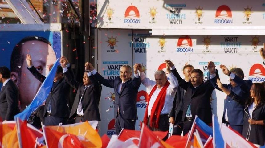 Mustafa Savaş; “24 Haziran’da Milletimizin Demokrasi Bayramını Kutlayacağız”