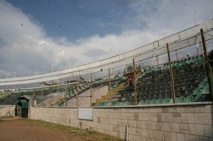 Küme Düşen Takımına Tribünden Tek Başına Destek Verdi G3