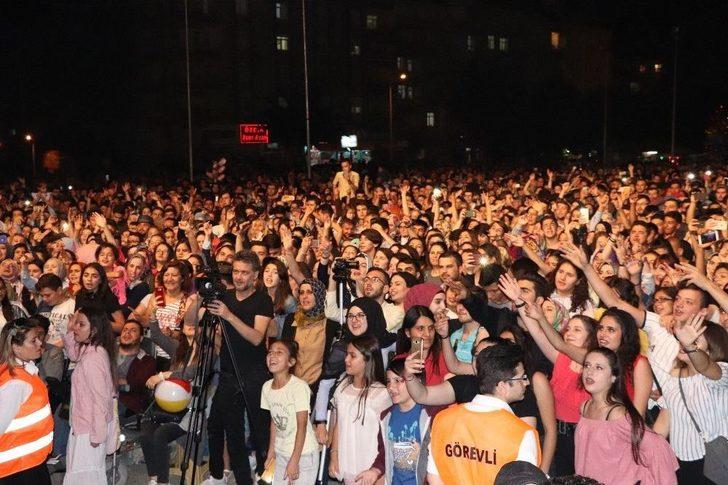 Buray, Karamanlı Hayranlarına Unutulmaz Bir Gece Yaşattı G5