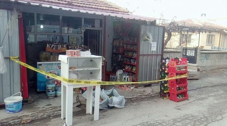 T&uuml;fekle Bakkalı Bastılar, İş Yeri Sahibini Yaraladılar