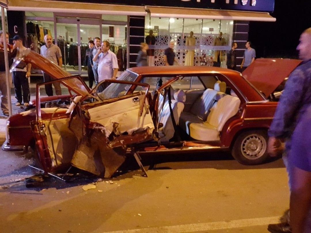 D&uuml;zce&rsquo;de Tır S&uuml;r&uuml;c&uuml;s&uuml;, 3 Otomobil Ve 1 Kamyona &Ccedil;arptı Vatandaşlar Deprem Zannetti