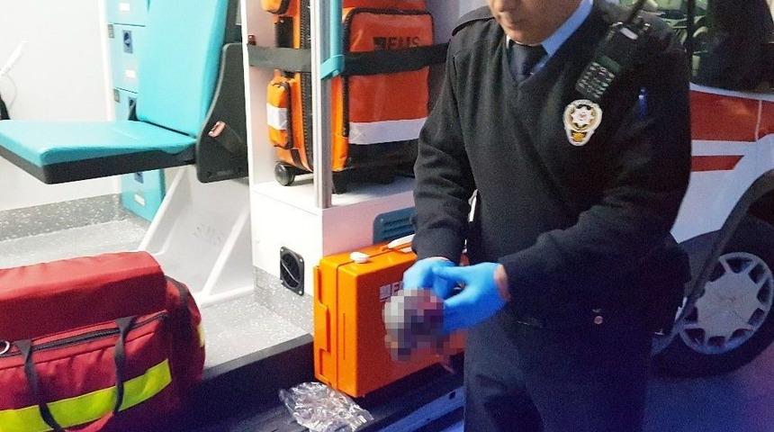 Kocasına Kızdı, Kendini Bı&ccedil;akladı