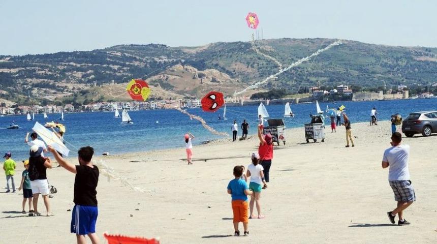 Fo&ccedil;a&rsquo;da U&ccedil;urtma Şenliği