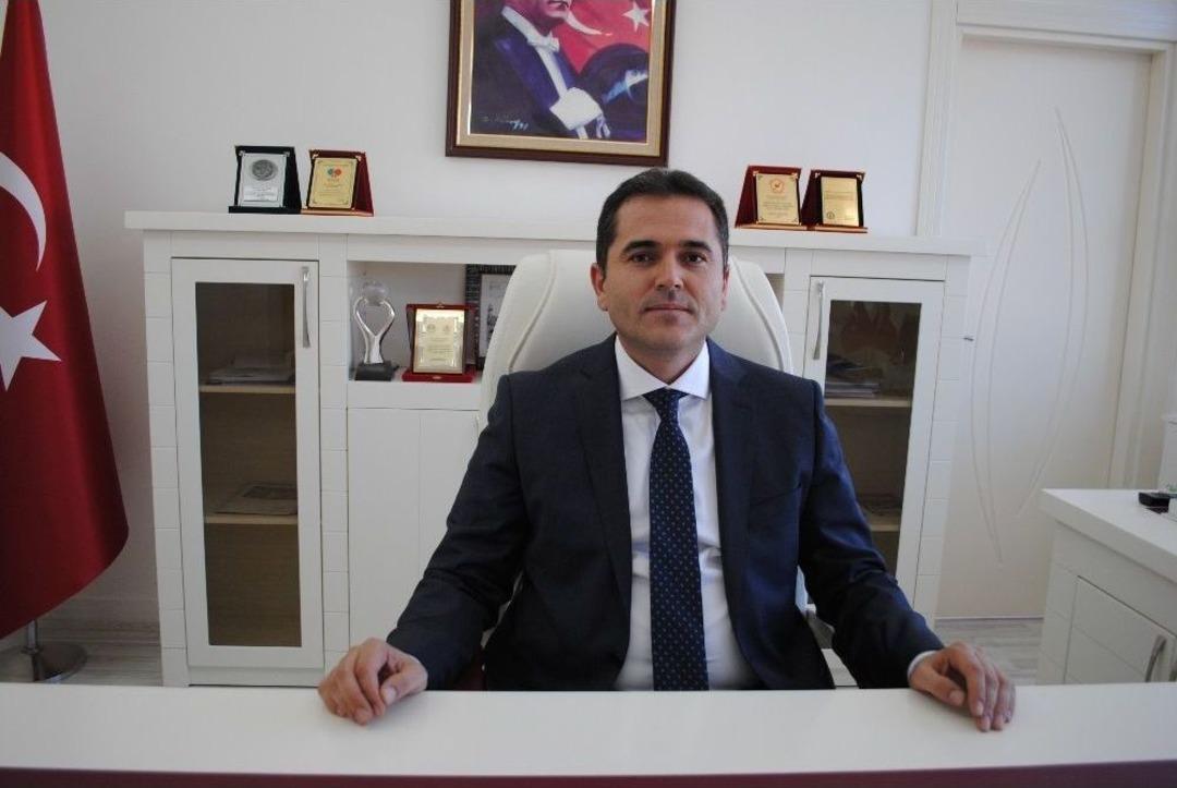 Eğirdir G&ouml;l&uuml;&rsquo;nde Ka&ccedil;ak Avlanan 78 Ton Kerevitin Yarısı Canlı Kurtarıldı