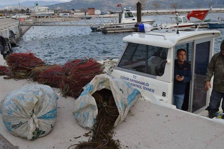 Eğirdir Gölü’nde Kaçak Avlanan 78 Ton Kerevitin Yarısı Canlı Kurtarıldı G1