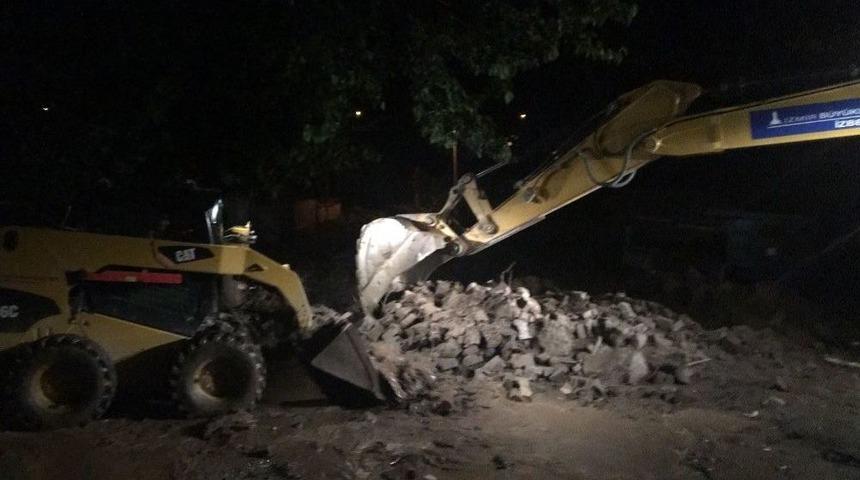 İzmir’de Yaşanan Sel Hasarının Yaraları Sarılıyor