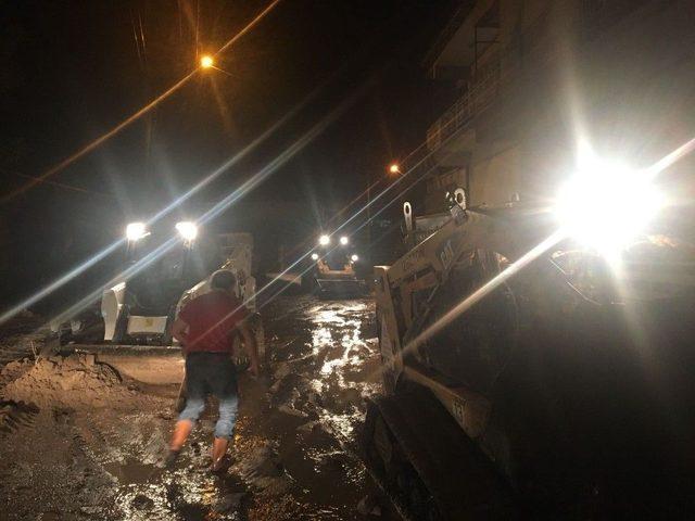 İzmir’de Yaşanan Sel Hasarının Yaraları Sarılıyor