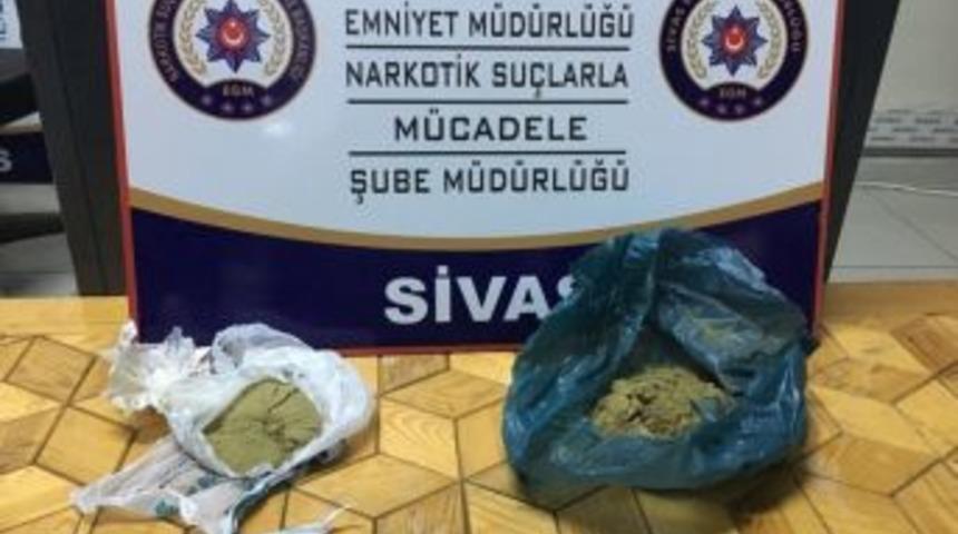 Ayakkabının İ&ccedil;erisinden Uyuşturucu &Ccedil;ıktı