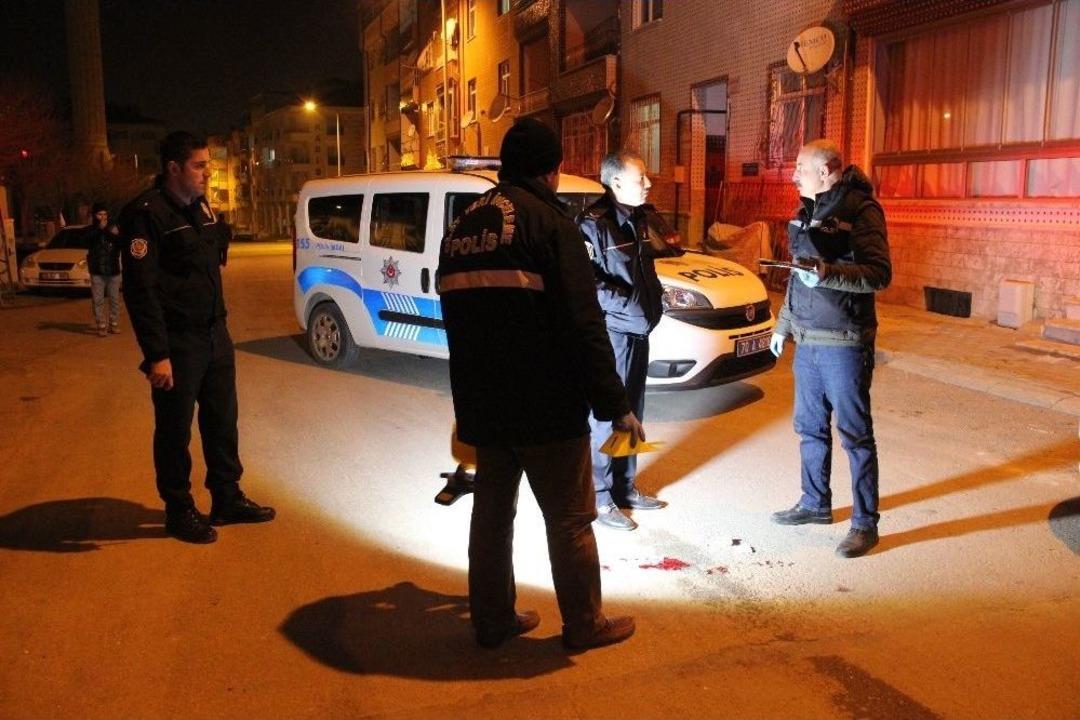 Karaman&rsquo;da Bir Kişi, Yol Ortasında Kanlar İ&ccedil;inde Yaralı Olarak Bulundu