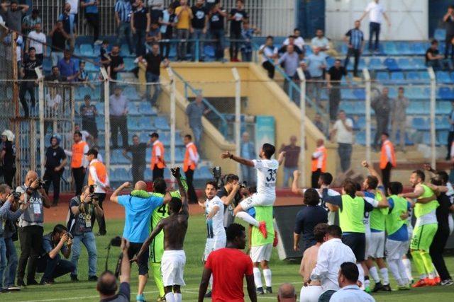 Adana Demirspor’da Ligde Kalmanın Sevinci Yaşandı