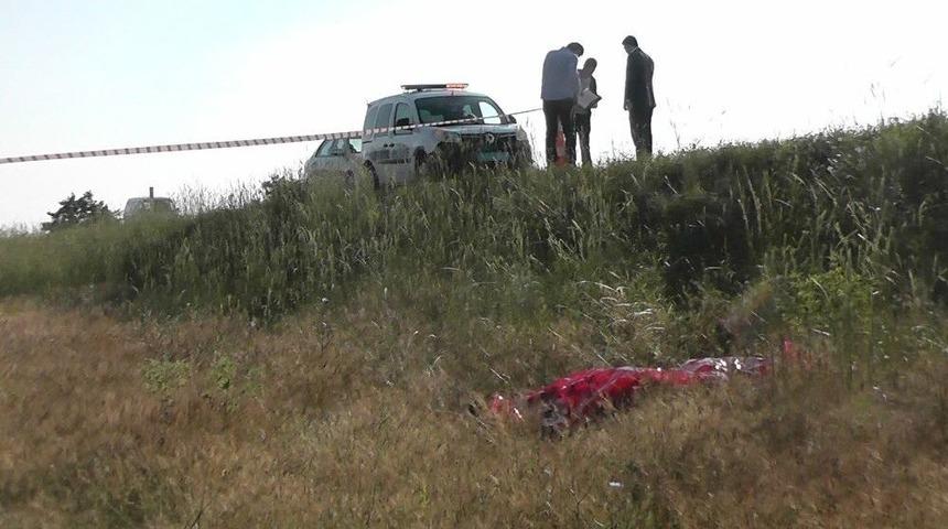 Karayoluna &Ccedil;ıkan Şahıs Otomobilin &Ccedil;arpması Sonucu &Ouml;ld&uuml;