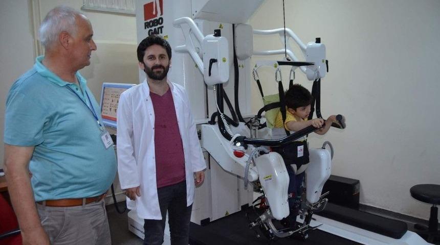 Robot Tedavisi Fel&ccedil;li Hastaların Umudu Oldu