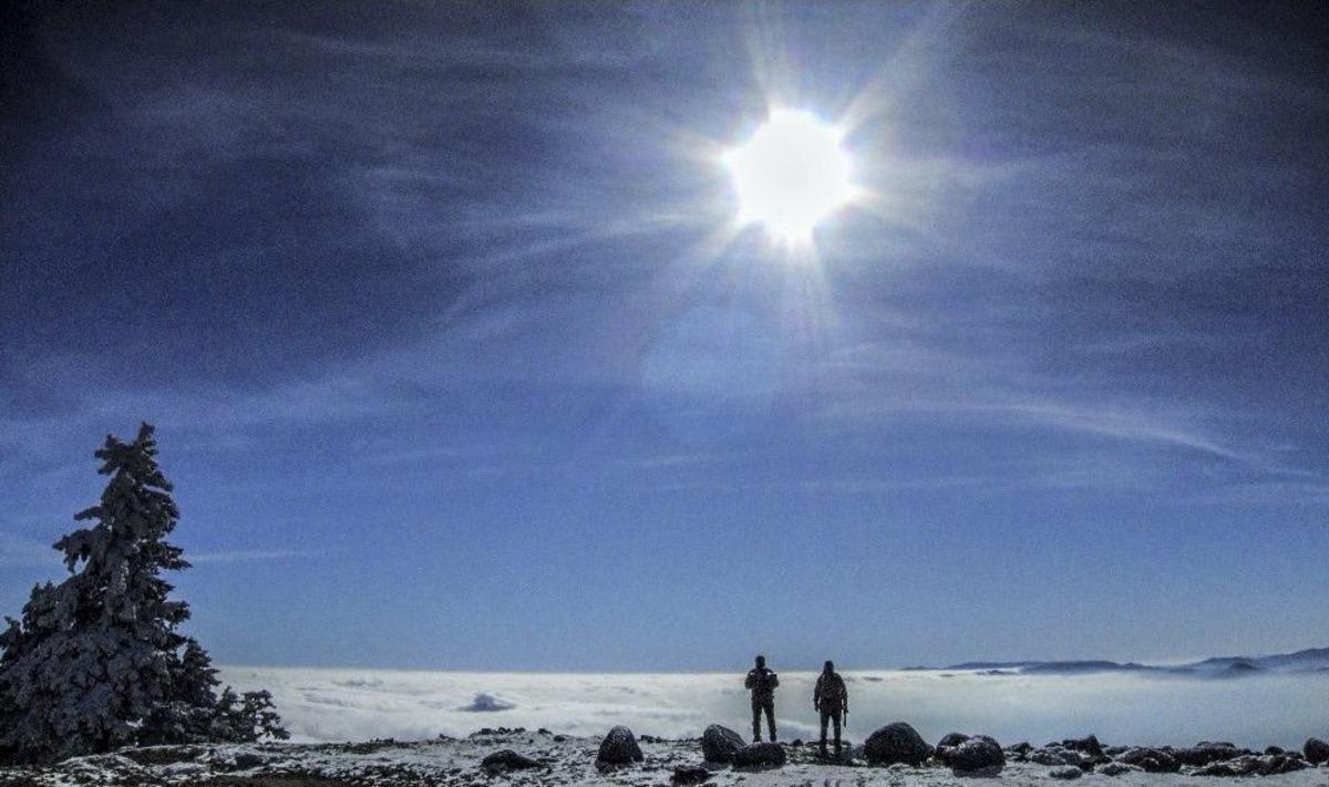 Y&uuml;r&uuml;yerek Bulutların &Uuml;zerine &Ccedil;ıkıyorlar