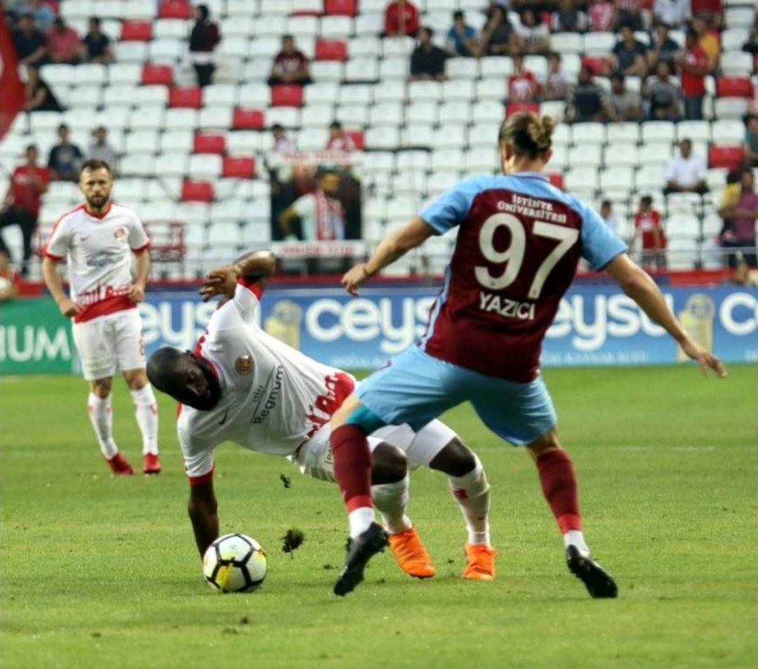 Spor Toto S&uuml;per Lig: Antalyaspor: 1 - Trabzonspor: 1 (ilk Yarı)