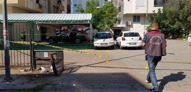 Antalya’da Park Halindeki Lüks Otomobile Silahlı Saldırı