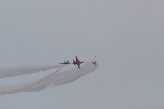 Eurasia Airshow’da Türk Yıldızları’ndan Muhteşem Gösteri