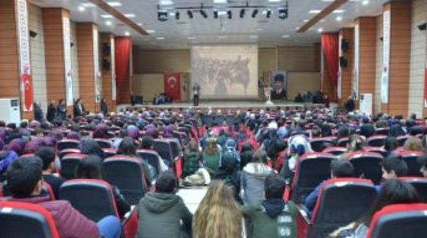 Tarih&ccedil;i-yazar Talha Uğurluel&rsquo;den &Ouml;ğrencilere &ldquo;mehmet&ccedil;ik&rdquo; Konulu Konferans