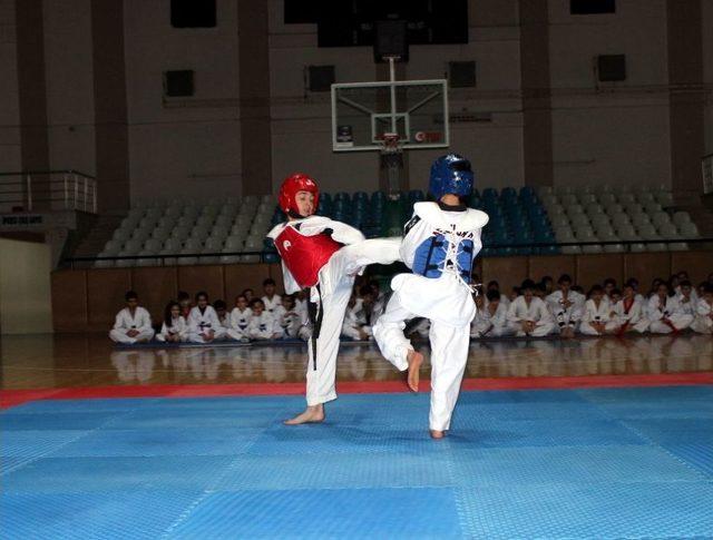 Taekwondocular Kemer Sınavında Ter D&ouml;kt&uuml; 1
