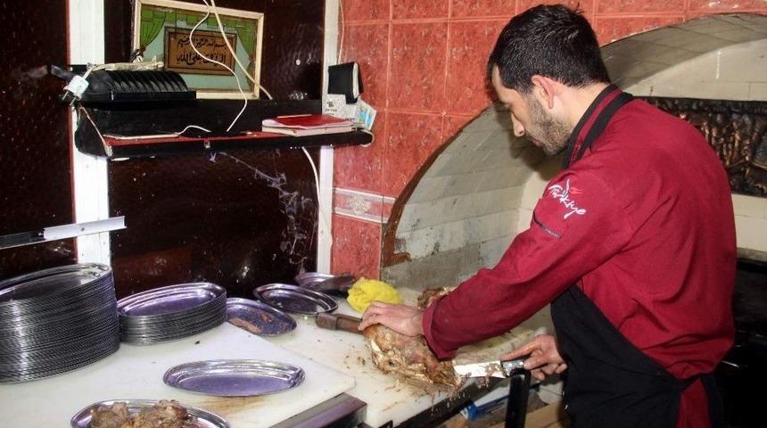 Kelle Pa&ccedil;a Lezzeti İle Birlikte Şifa Dağıtıyor