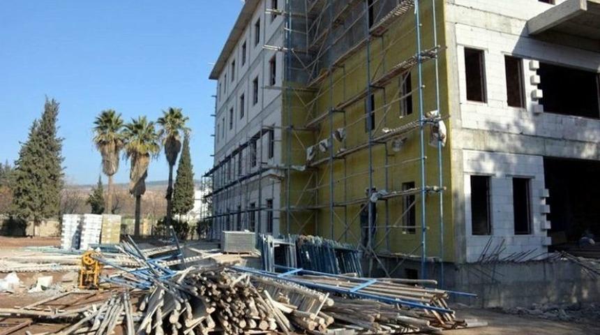 İmam Hatip Lisesinin İnşaatı S&uuml;r&uuml;yor