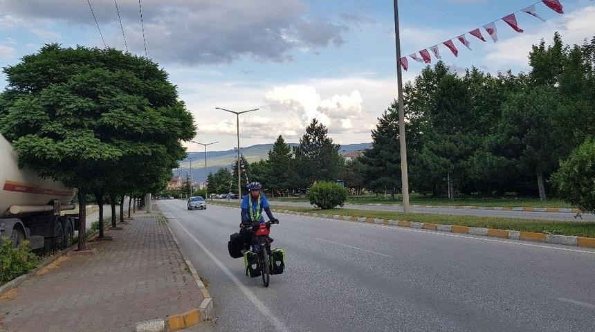 Kutsal Topraklara Ulaşabilmek İ&ccedil;in Malezya&rsquo;dan Bisikletle Yola &Ccedil;ıktı