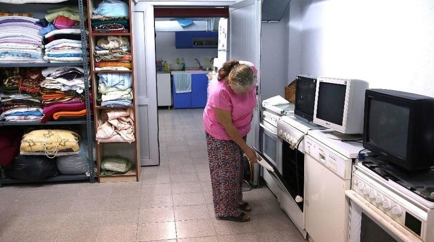 Buca Eşya Giysi Bankası&rsquo;ndan 9 Bin 247 Kişi Yararlandı