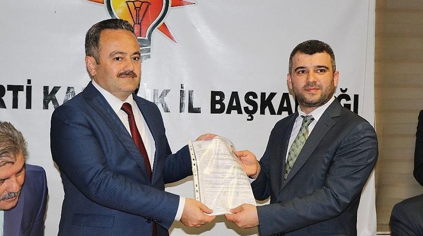 Karakaş Gövde Gösterisi Yaparak Milletvekili Aday Adaylığı Başvurusunu Gerçekleştirdi