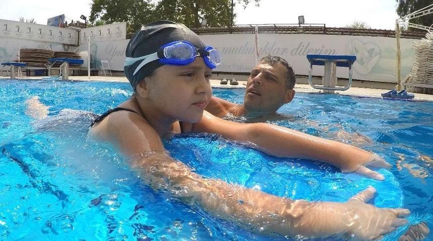 Bayraklı&rsquo;da Havuza Yoğun İlgi