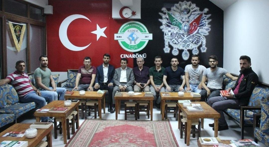 Gen&ccedil;ler Kendi Aralarında Para Toplayıp "millet Kıraathanesi" A&ccedil;tı