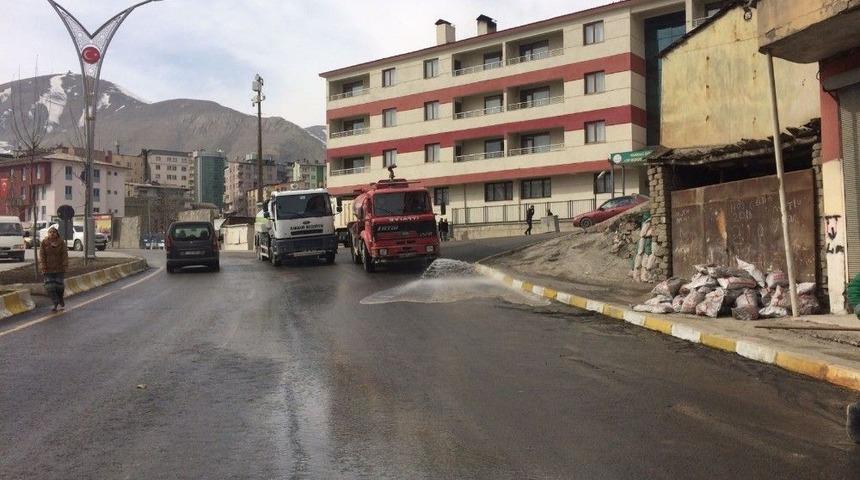 Hakkari Caddeleri Tazyikli Suyla Yıkandı