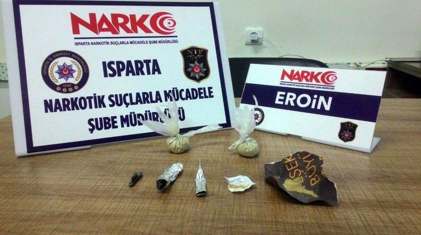 Yol Kontrol&uuml;nde Uyuşturucu Baskını: 3 G&ouml;zaltı