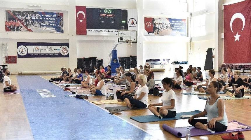 Muratpaşa’da Dünya Yoga Günü Etkinliği
