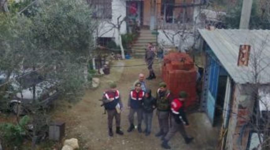 Jandarmadan Uyuşturucu Tacirlerine &lsquo;drone&rsquo;lu Operasyon: 37 G&ouml;zlatı