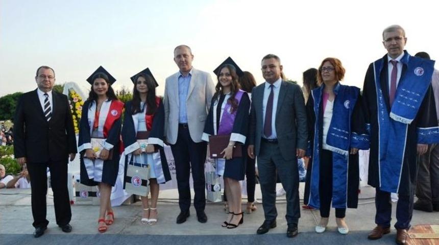 Biga İibf&rsquo;den 700 &Ouml;ğrenci Mezun Oldu