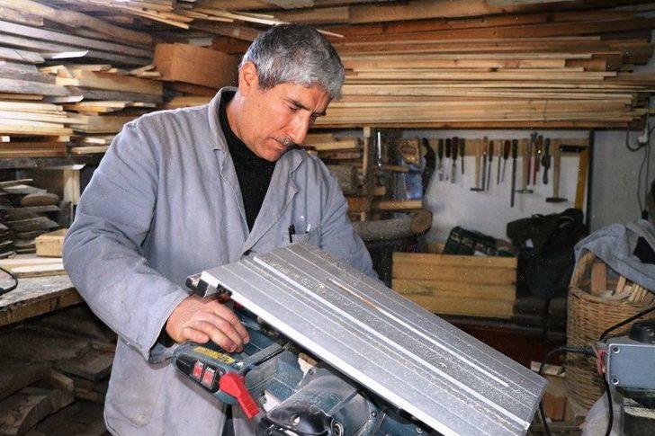 Kurumuş Ağaç Dallarına Şekil Veriyor G3