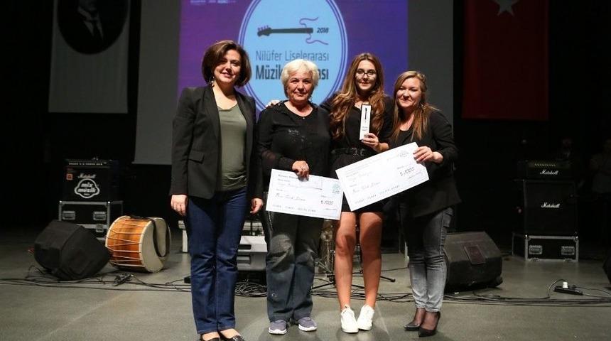 Nil&uuml;fer Liseler Arası M&uuml;zik Yarışması Gen&ccedil; Yetenekleri Buluşturdu