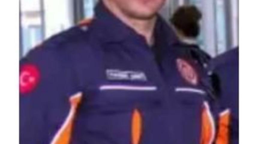 Fatih&rsquo;teki Otel Yangınında Ağır Yaralanan İtfaiyeci Şehit Oldu