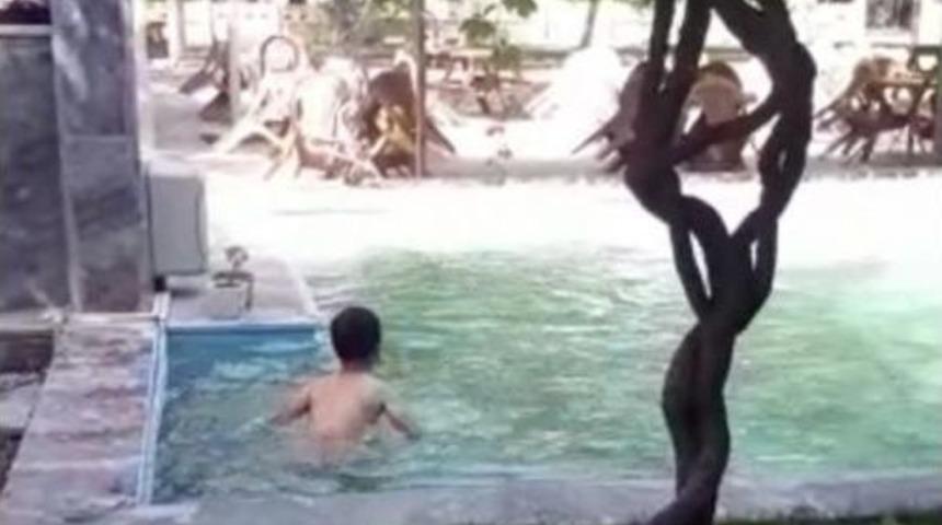 Her Yerde Yağış Varken, O İl&ccedil;ede &Ccedil;ocuklar S&uuml;s Havuzunda Serinliyor