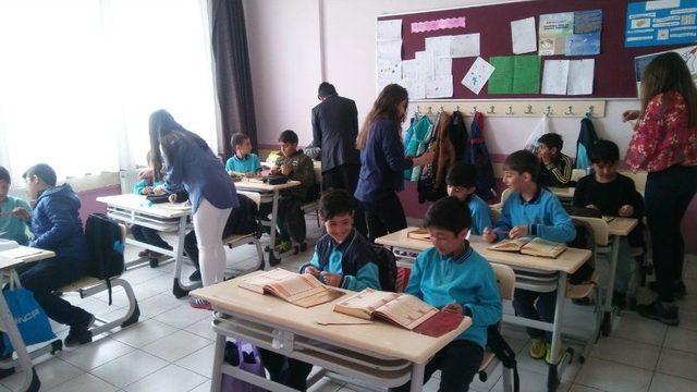 Kaü’lü Öğretmen Adayları Öğrencilere 600 Ayraç Dağıttı